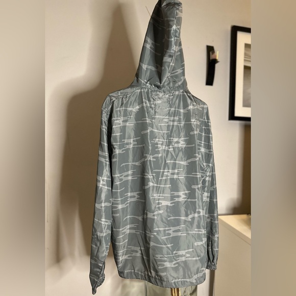 Men’s XL Beautiful Giant Wind Breaker - Picture 2 of 2